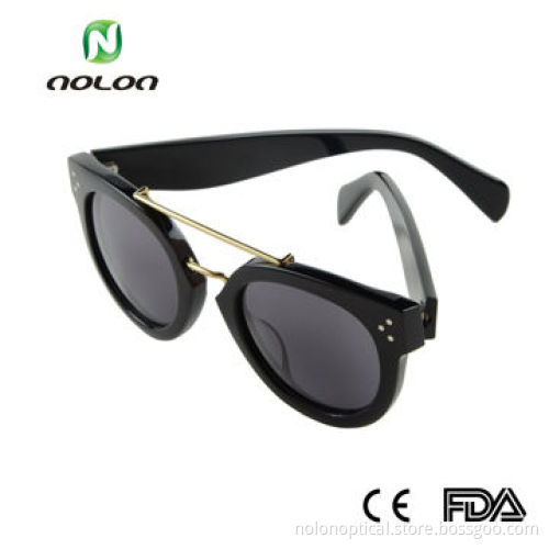 Acetate sunglasses in black with gold metal